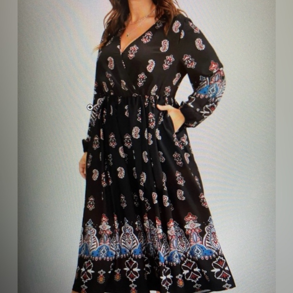 NWOT BloomChic black unique patterned midi/maxi dress is size 26.